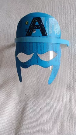 Pantalla personalizable basada en el diseño  HanochH para protección Covid-19 para uso infantil. Hazlo tu mismo.