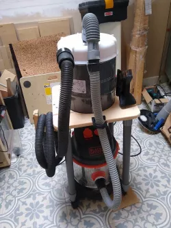 Another cyclone dust separator