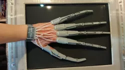Articulated finger extensions