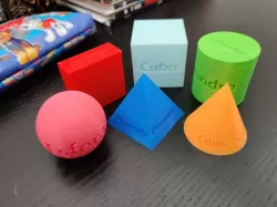 Geometric 3d shapes (Portuguese edition)