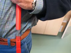 Hook to help you get dressed/Gancho para ayudar a vestirse