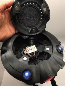 ID10 Seeker Droid - magnetize the lid!