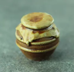 jar with fabric closure