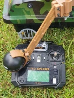 accroche deeper sur bait boat quad exploreur 