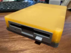 Case for Greaseweazle F7 and 3.5" floppy drive