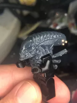 Lego Alien Head and Cest Burster