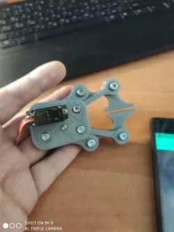 Servo gripper Mg90s
