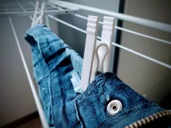 Springless clothespin