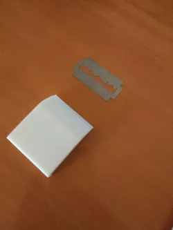 Razor blade holder - Simple scrapper