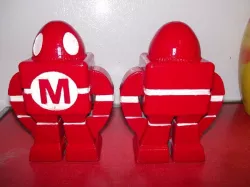 Maker Faire 2013 robot (big red)
