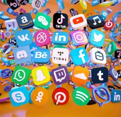 25 Social Media Icon - YouTube Facebook Instagram  Low-poly 3D model