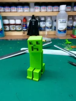 Minecraft Creeper with swivel head