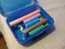 Organizer thingy for blackboard chalk or anything else cylindrical