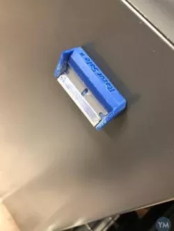 Razor blade holder with magnets - Razor Safe