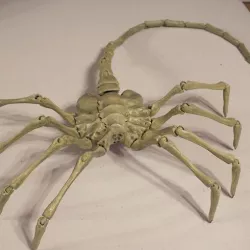 Agisis Ultimate Alien Face Hugger (40in x 23in - LIFE SIZE!)