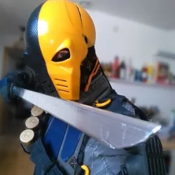 Deathstroke's mask + cosplay parts