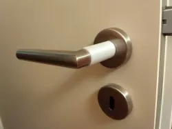 Marker for door handle (glow in the dark)