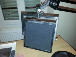 Smoke extractor with active carbon filter support