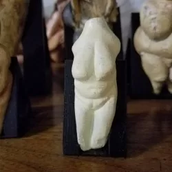 VENUS OF MORAVANY, ANCIENT PALEOLITHIC FEMALE FIGURINE