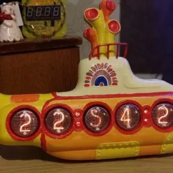 Yellow Submarine Nexie clock IN-4 lamp