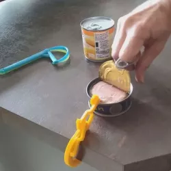 Suitable travel can opener / Ouvre boite adapté de voyage