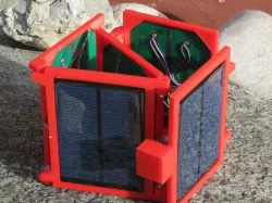 Foldable 5V solar panel to power or recharge  portable devices