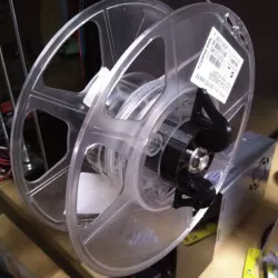 filament spool axle with spring-loaded clips