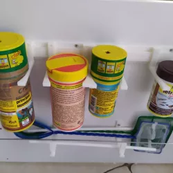 Fish pellet holder