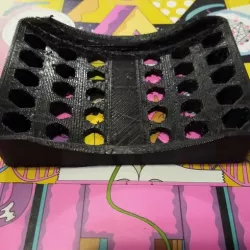 Wheel chock for mobile workbench