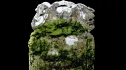 Skull gravestone, Eling