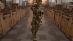 Figur  //  Statue  //  figure