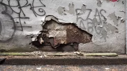 Decaying Wall