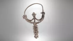 Earrings with corn pendant
