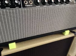Removable amplifier raiser