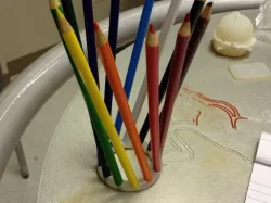 Color Pencil Holder 12 Crayolas