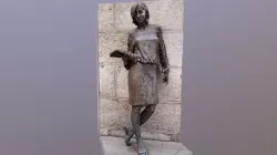 Tras Julia