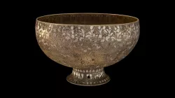 1944.485 Wade Cup with Animated Script (100K)