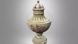 Vase for compositions made from dried flowers