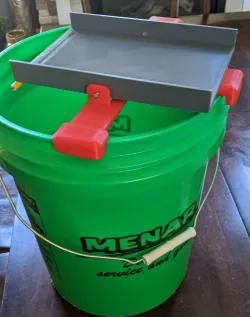 wippo-matic bucket mouse trap