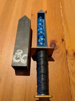Dagger Dice Box