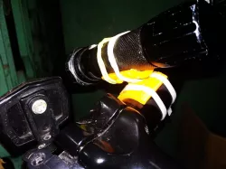 Flashlight bike mount