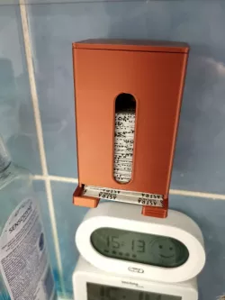 razor blade dispenser