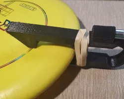 Disc golf disc grabber retriever tool with pole mount
