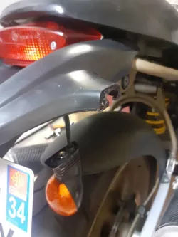 Ducati Monster 600 (Bride de réparation de clignotant AR)