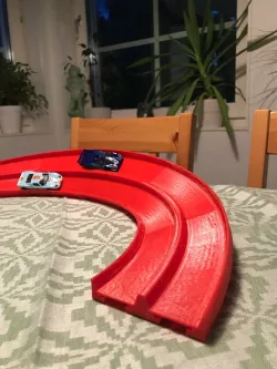 Hot Wheels Banked 180° Curve