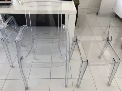 Patins pour fauteuils et chaises en polycarbonate