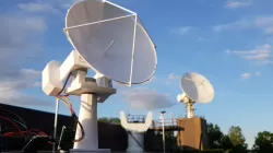 Satellite tracking antenna model