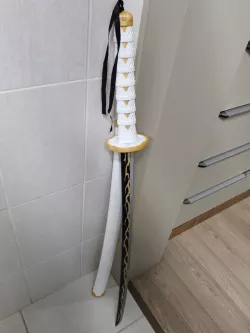 Zenitsu Katana in Kimetsu no Yaiba (scale 1:1)