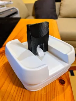 Airtight food container handle/clip