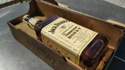 Gift box with JD70cl. Plywood. Laser cutting.